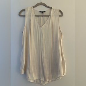 Banana Republic champagne colored sleeveless shell. Size large.